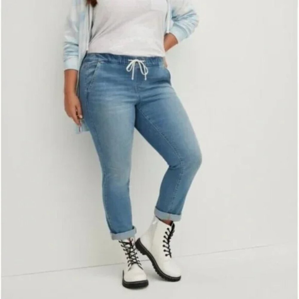 Torrid Pull On Boyfriend Straight Super Soft Mid Rise Jeans